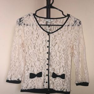 Hello :) this is a cute lace white cardigan from Forever 21! Size Small Petite